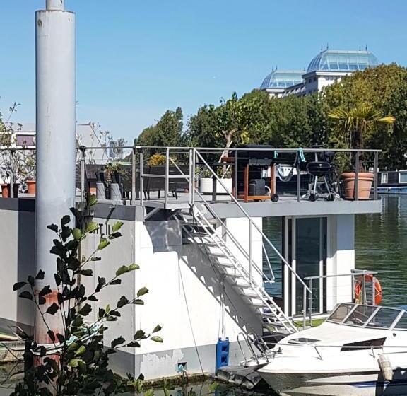 مبيت وإفطار Megalight Ii