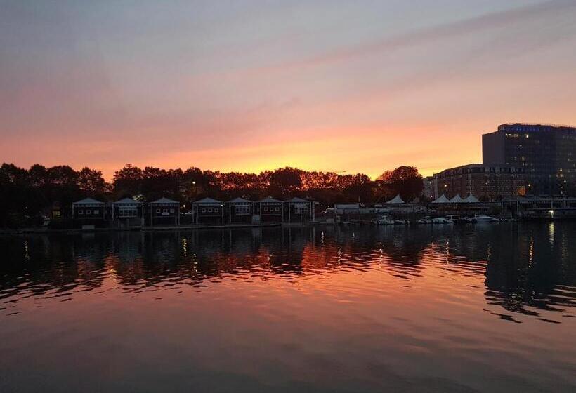 مبيت وإفطار Megalight Ii