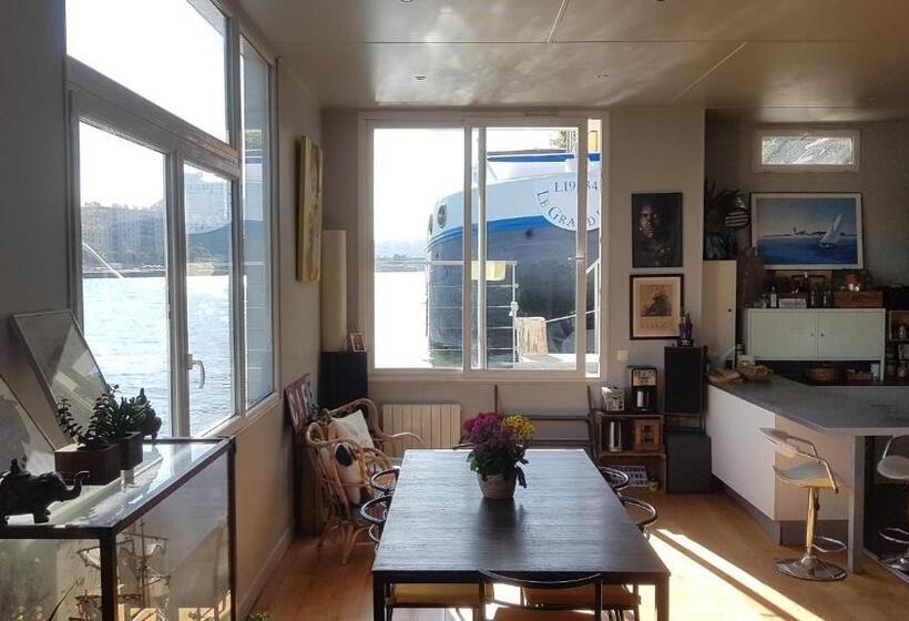 مبيت وإفطار Megalight Ii