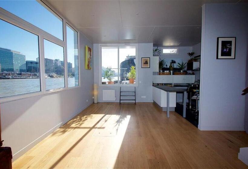 مبيت وإفطار Megalight Ii