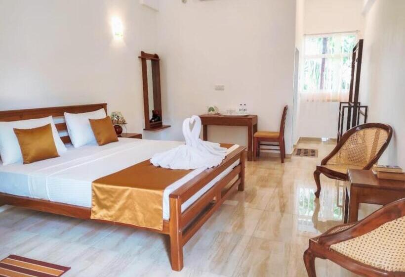 בית מלון כפרי Nilketha Yala Tissamaharama