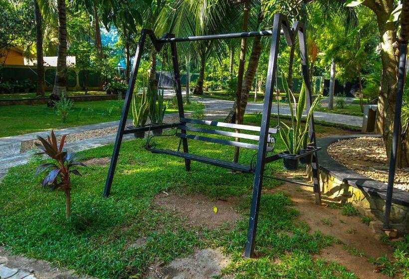 בית מלון כפרי Nilketha Yala Tissamaharama