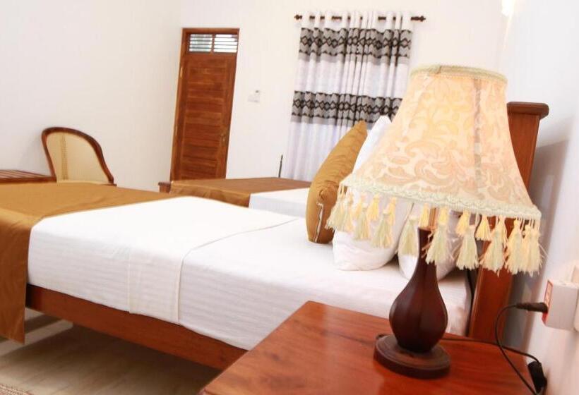 בית מלון כפרי Nilketha Yala Tissamaharama