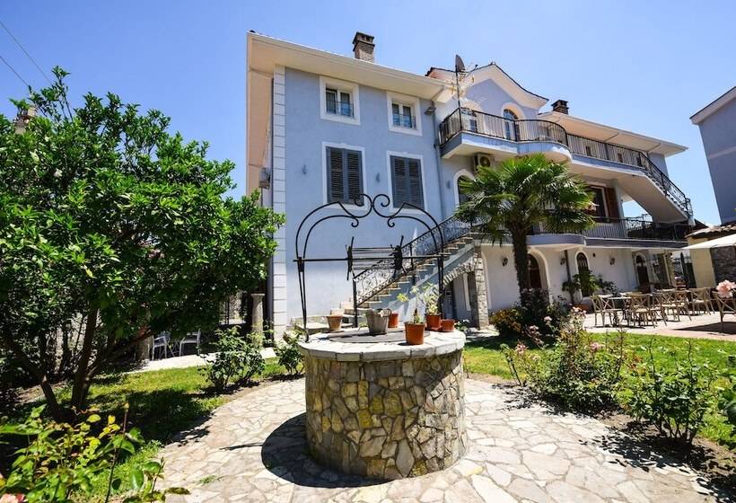 בית מלון כפרי Rose Garden