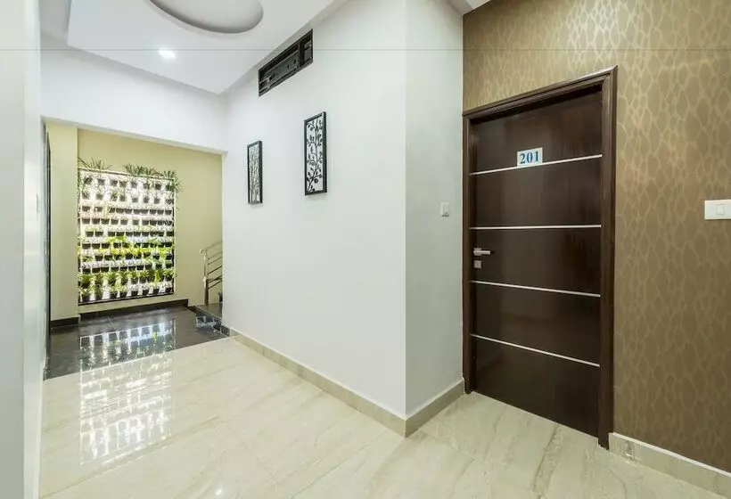 Hotelli Treebo Greenwood Premier Suites, Old Airport Road