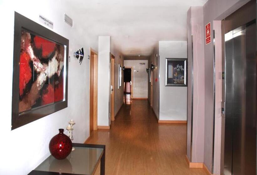 هتل Villa De Cacabelos