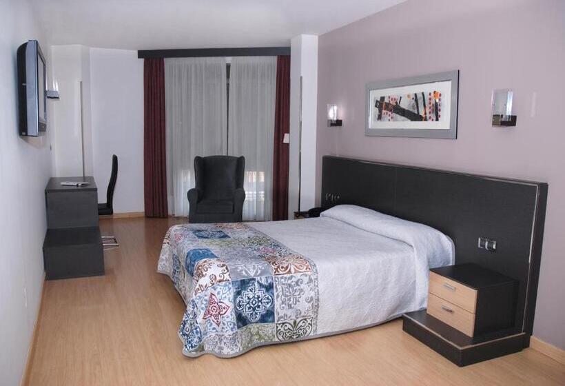 هتل Villa De Cacabelos