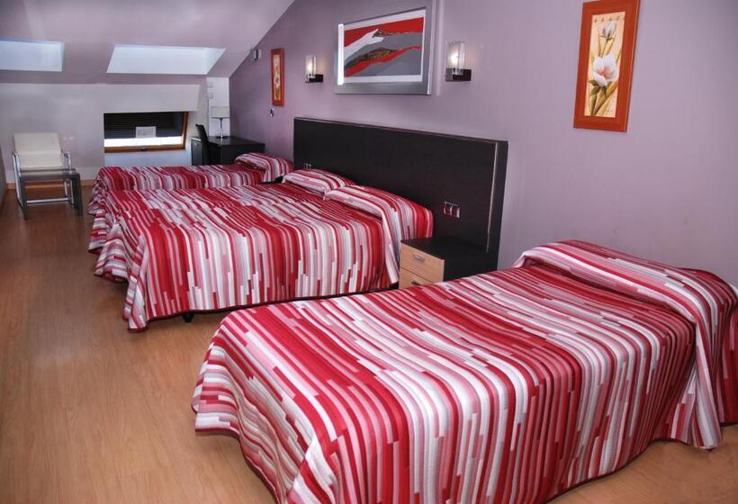 هتل Villa De Cacabelos