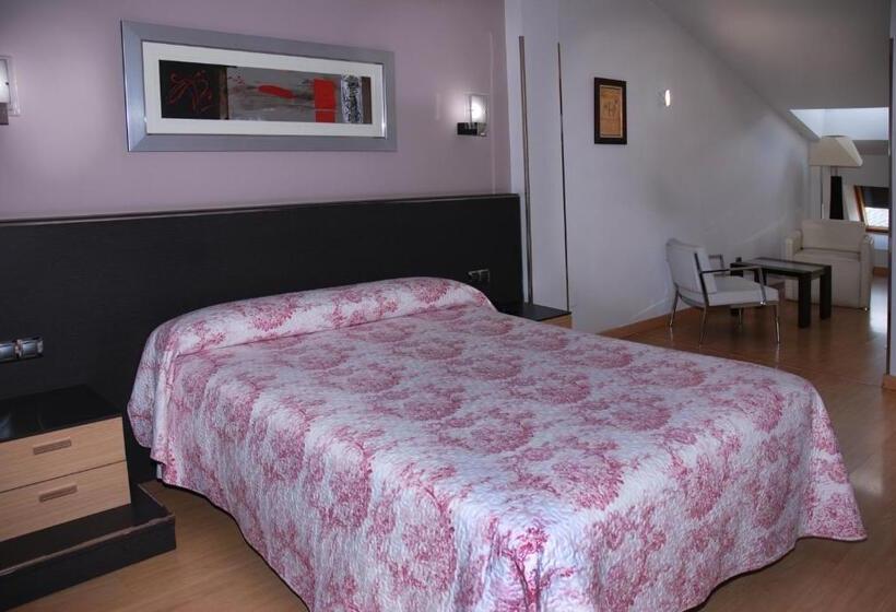 هتل Villa De Cacabelos