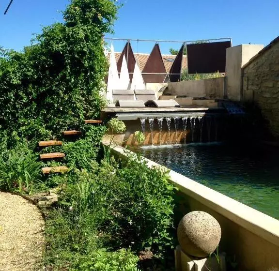 تختخواب و صبحانه M&s   Maison Féraud