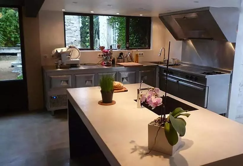 تختخواب و صبحانه M&s   Maison Féraud
