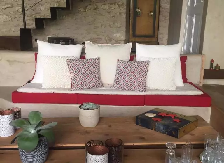 تختخواب و صبحانه M&s   Maison Féraud