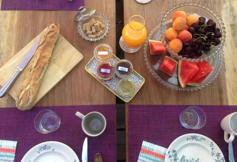 تختخواب و صبحانه M&s   Maison Féraud
