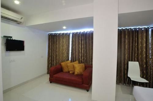 Signature Crest Chandavali