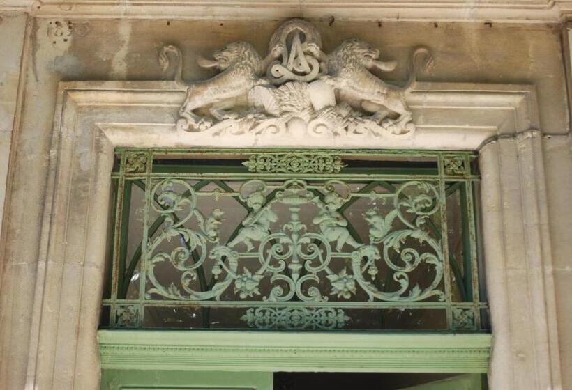 تختخواب و صبحانه Château Cornillon