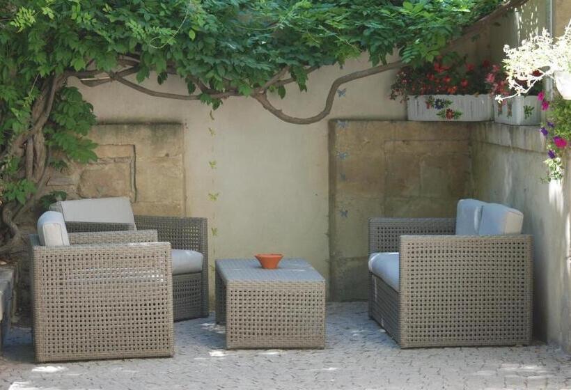 تختخواب و صبحانه Château Cornillon