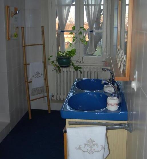 تختخواب و صبحانه Château Cornillon