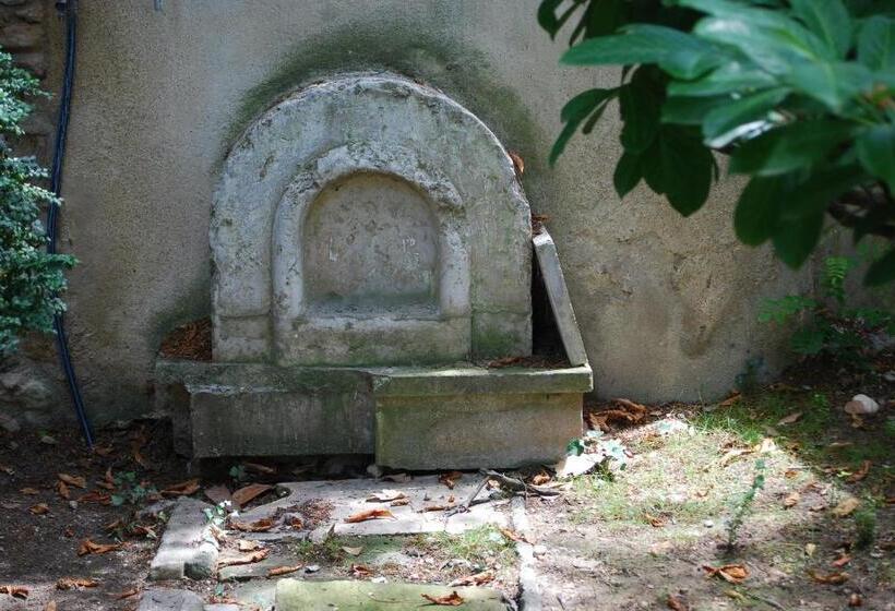 تختخواب و صبحانه Château Cornillon