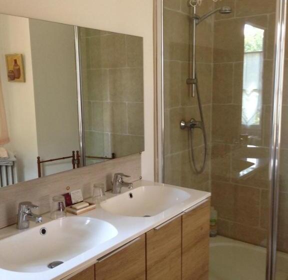 تختخواب و صبحانه Château Cornillon