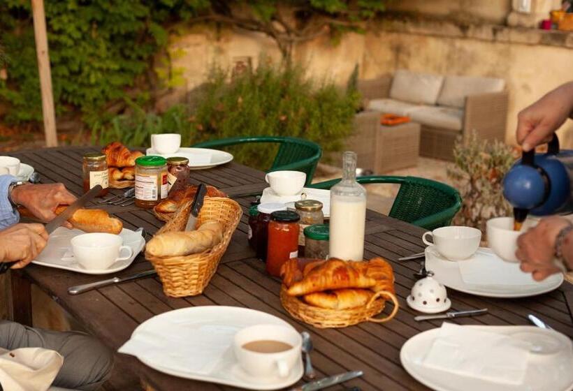 تختخواب و صبحانه Château Cornillon