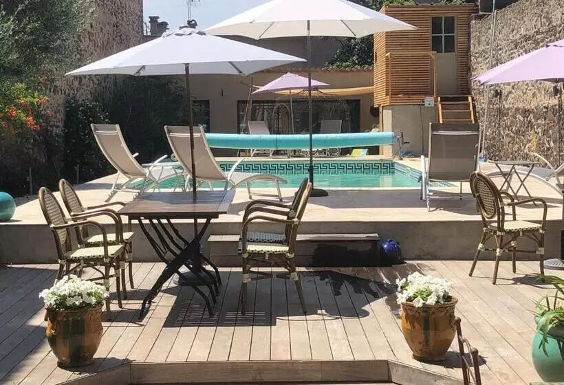 تختخواب و صبحانه La Casa Occitane