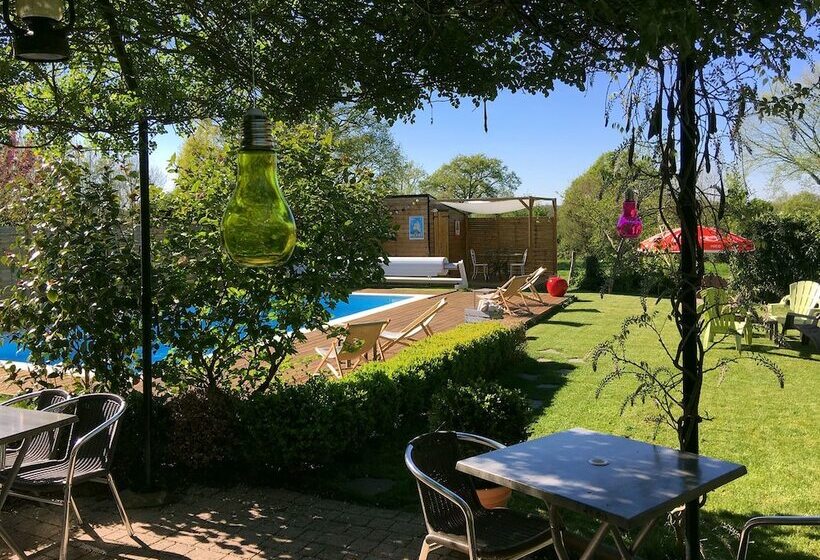 تختخواب و صبحانه La Maison Du Lac   Near Plage De Bonnu