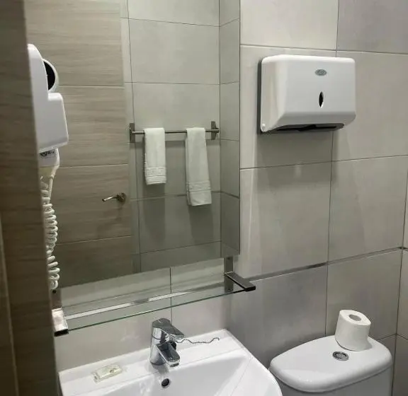 مسافرخانه Ch Otello Rooms I   Madrid