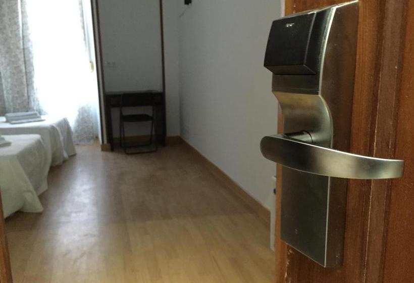 مسافرخانه Ch Otello Rooms I Madrid
