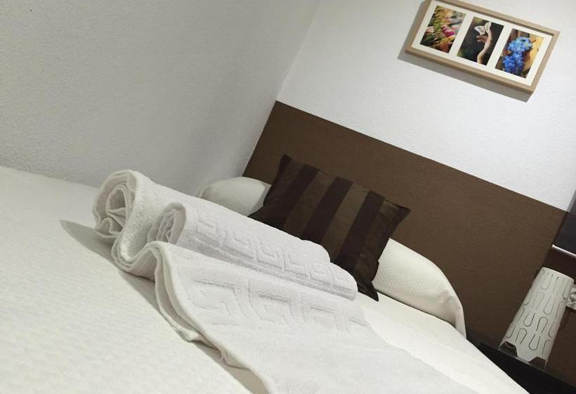 مسافرخانه Ch Otello Rooms I Madrid