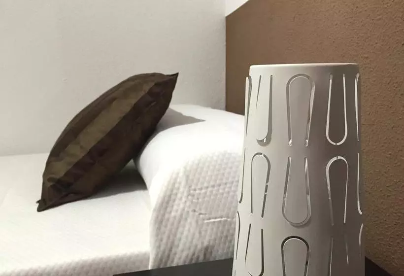مسافرخانه Ch Otello Rooms I   Madrid