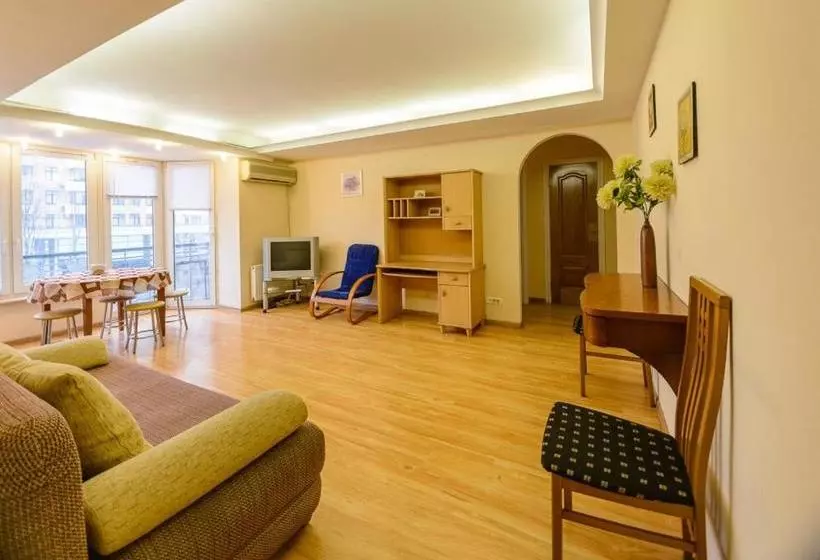 Hotelli Lesi Ukrainki Studio Kiev Apartment
