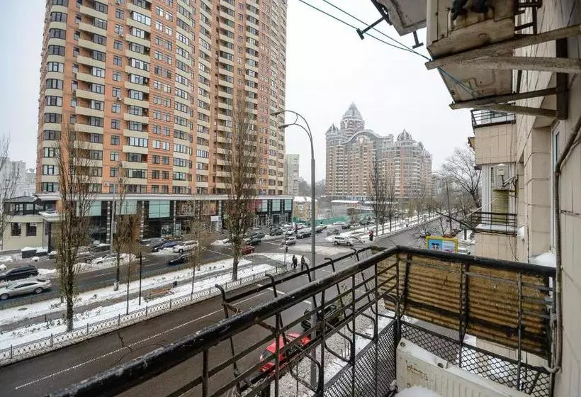 Hotelli Lesi Ukrainki Studio Kiev Apartment