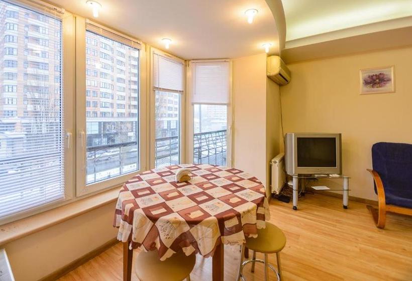 Hotelli Lesi Ukrainki Studio Kiev Apartment