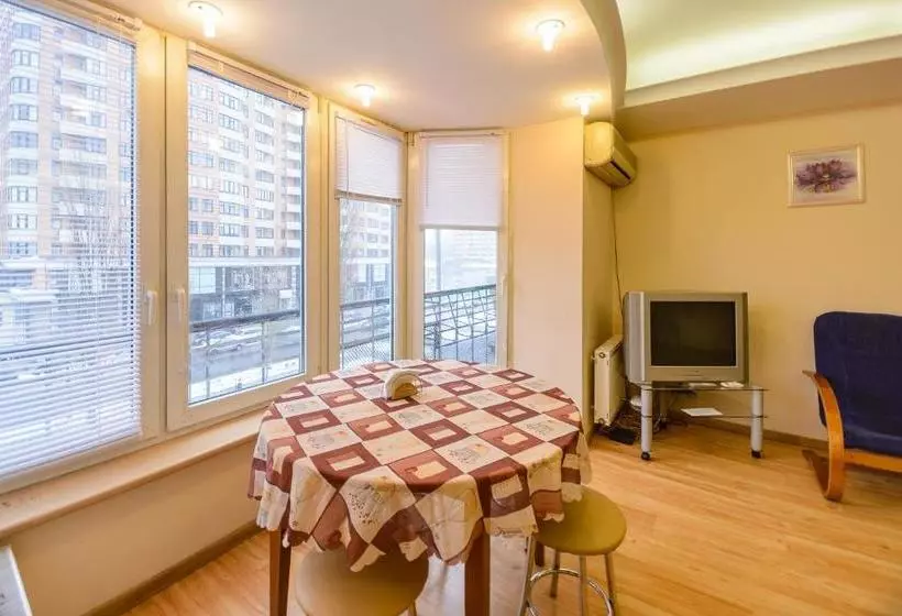 Hotelli Lesi Ukrainki Studio Kiev Apartment