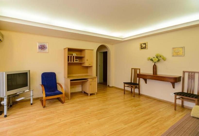 Hotelli Lesi Ukrainki Studio Kiev Apartment