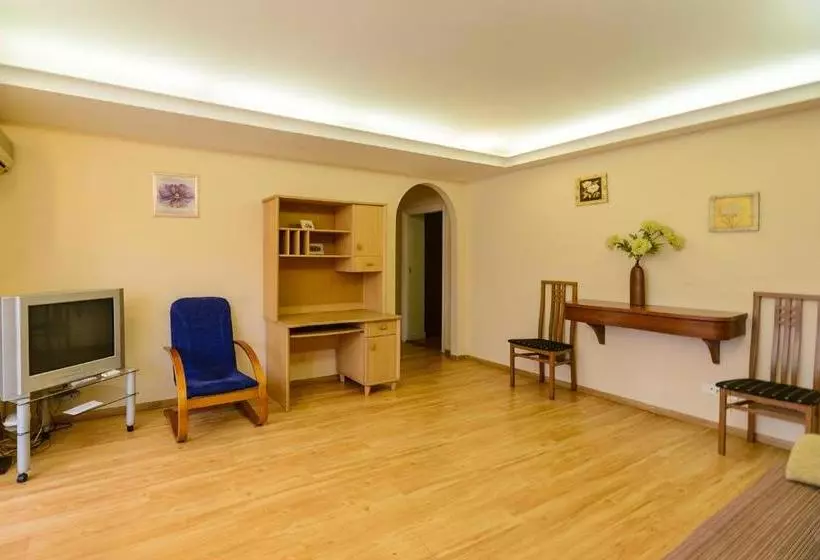 Hotelli Lesi Ukrainki Studio Kiev Apartment