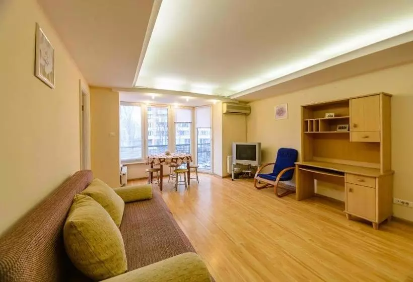 Hotelli Lesi Ukrainki Studio Kiev Apartment