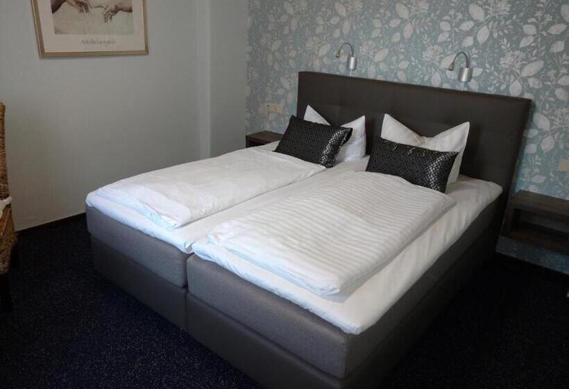 Отель Rheinischer Hof