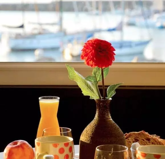 Logis Hotel Du Port