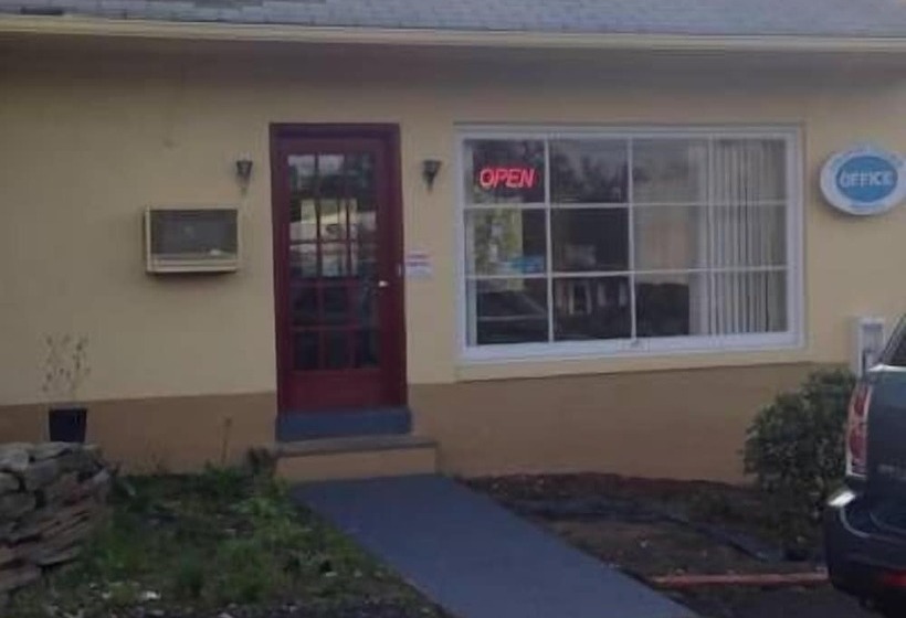 Colonial Village Motel