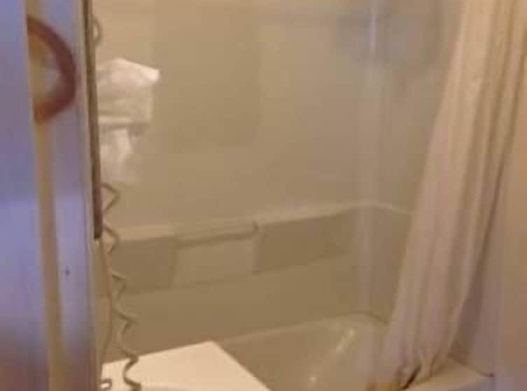 Colonial Village Motel