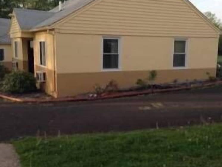 Colonial Village Motel