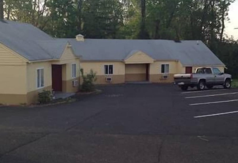 Colonial Village Motel