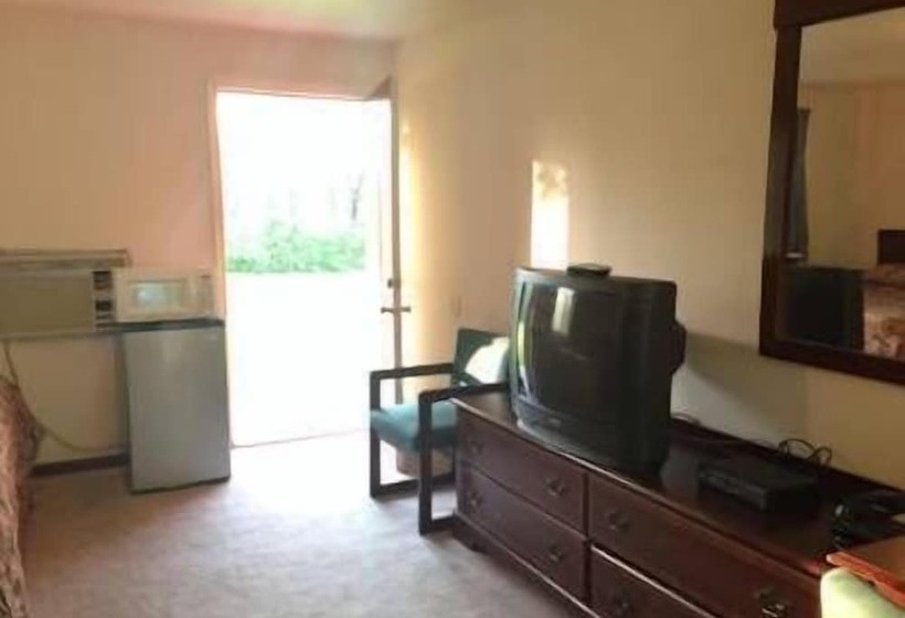 Colonial Village Motel