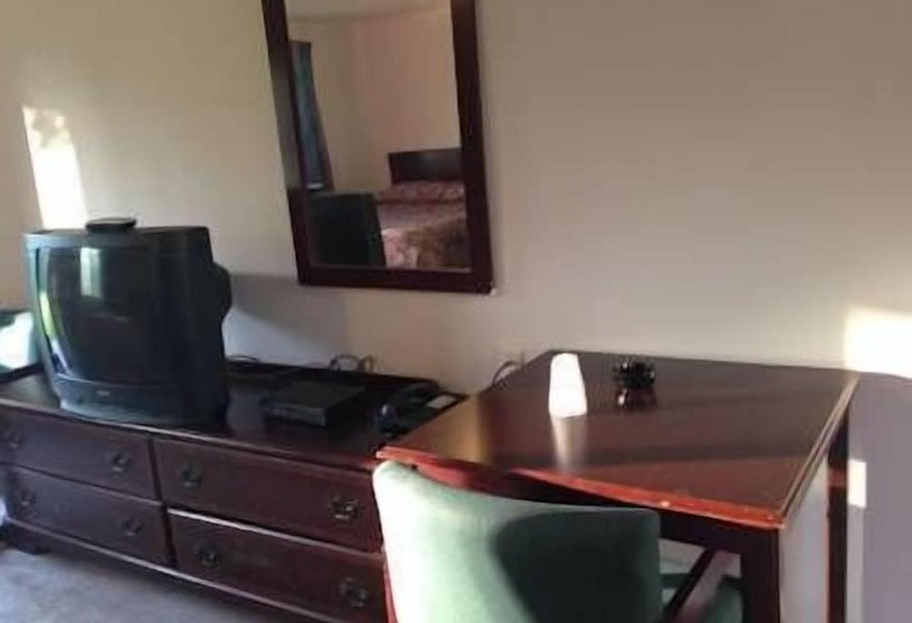 Colonial Village Motel