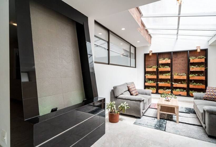 هتل 100 Wonderful House