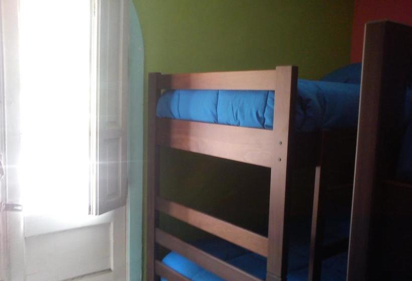 فندق Don Santiago Hostel