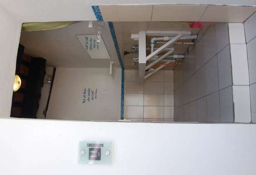 هتل Island Life Hostel