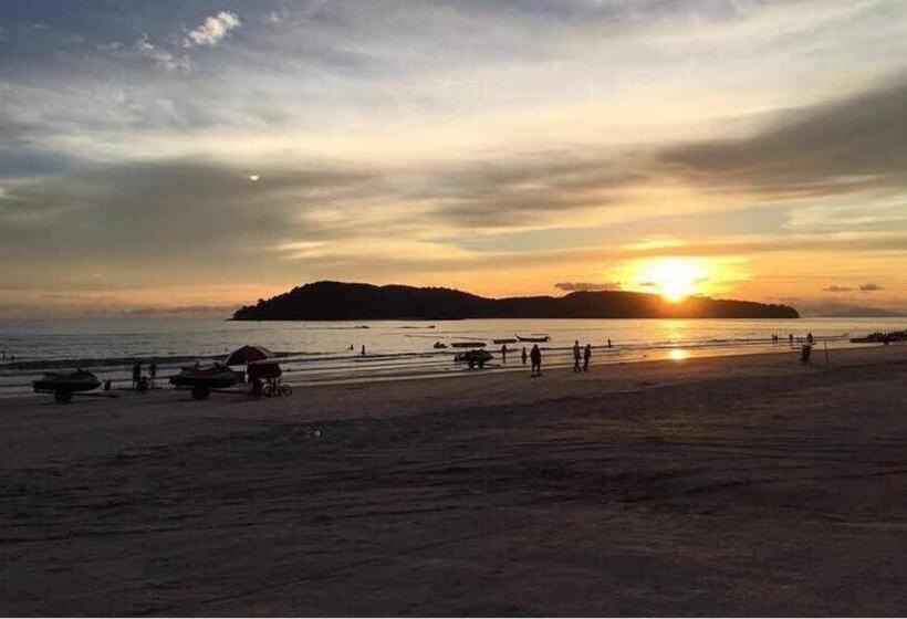 فندق Melati Tanjong Beach Resort