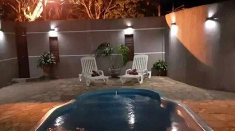 هتل Hostel & Posada Noelia